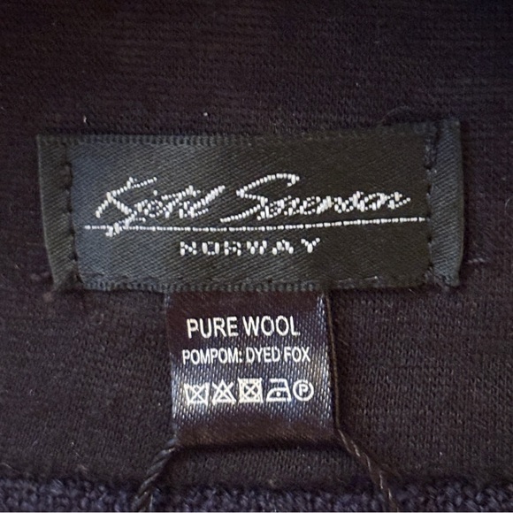 Kjetil Sorensen Norwegian Wool Double Layer Navy Beanie with Fox Pom-Pom - NWOT - Picture 3 of 7